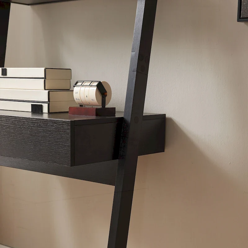Bureau moderne avec bibliothèque et rangement fonctionnel