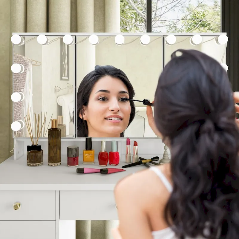 Coiffeuse 3 miroirs élégante avec 9 tiroirs de rangement