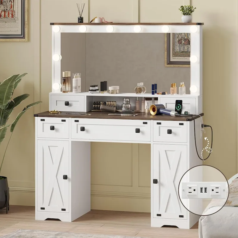 Coiffeuse avec grand miroir et ampoules lumineuses