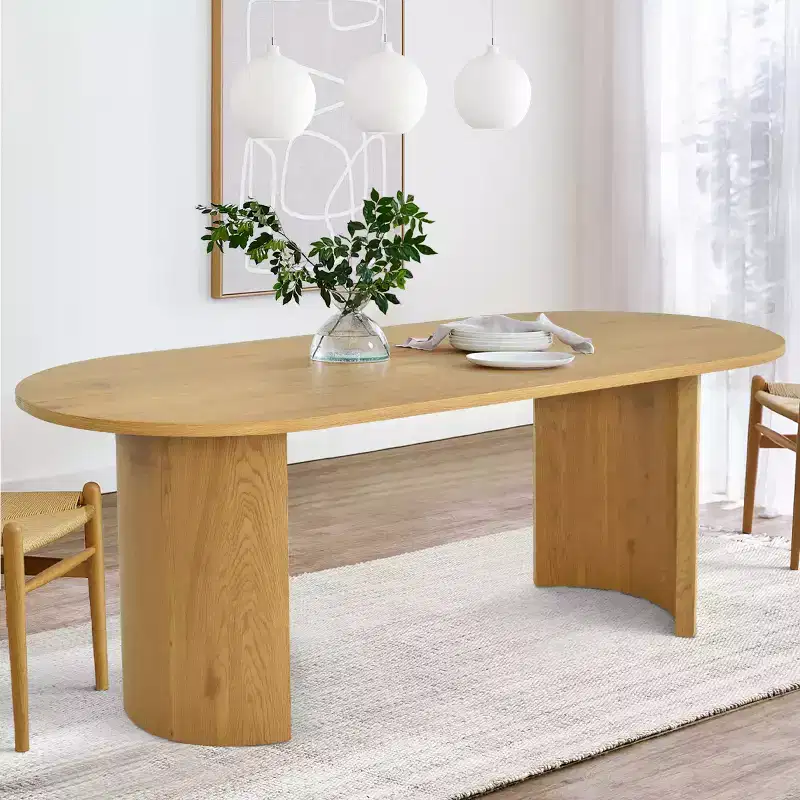 Table à manger ovale moderne avec pieds en forme de C, Grande table de cuisine élégante avec finition grain de bois pour la maison, la salle de petit-déjeuner ou la salle à manger