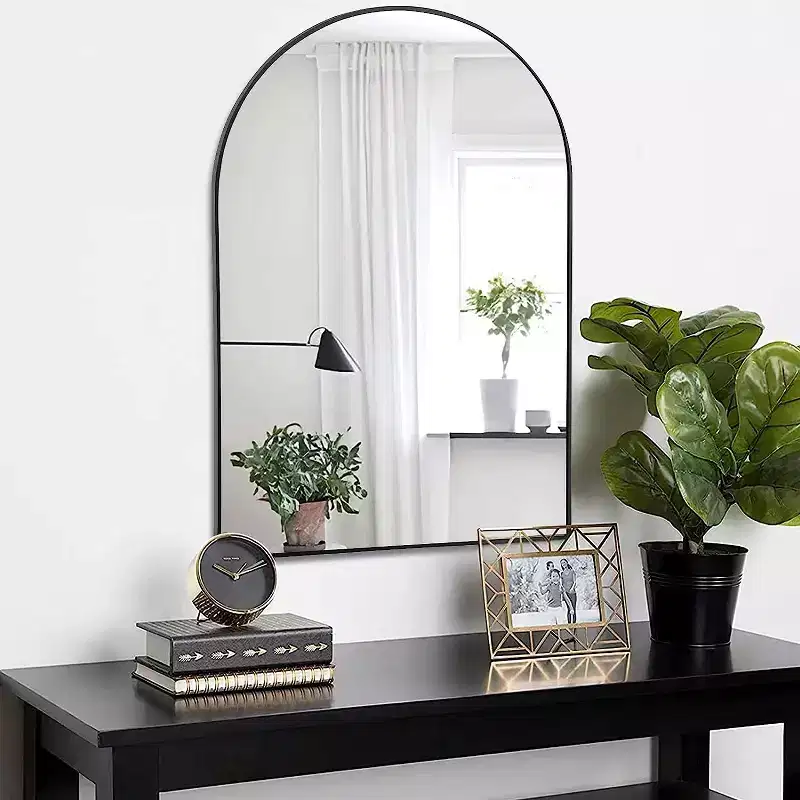 Miroir mural de salle de bain avec arche en métal noir