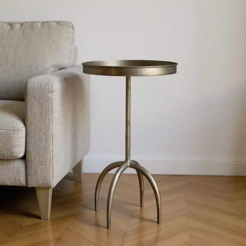 Table d'appoint ronde avec plateau piédestal en fer vieilli et laiton, 23 po