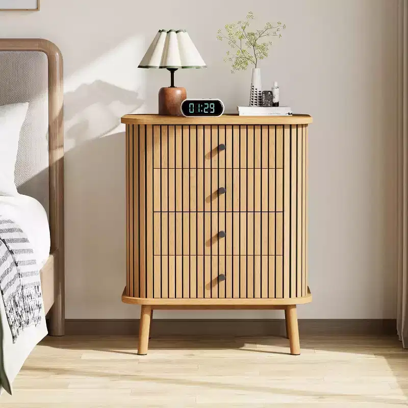 Commode à 4 tiroirs, Commode de chambre, Table de chevet, Rangement spacieux Commode bohème en osier avec poignées noir mat et pieds en bois